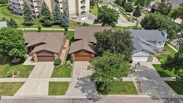 2914 S Bay Drive S, Fargo, ND 58103
