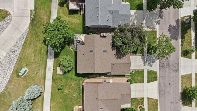 2914 S Bay Drive S, Fargo, ND 58103