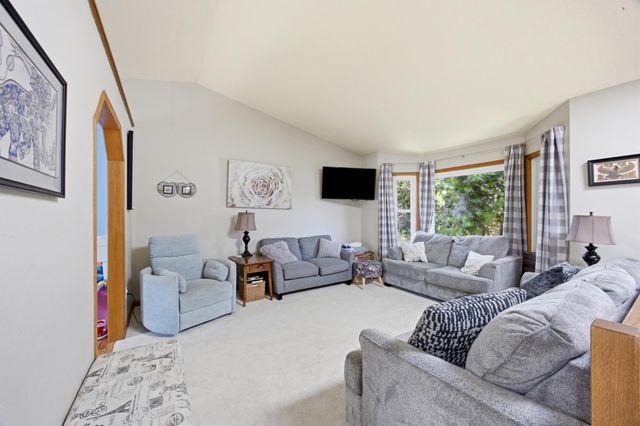 2914 S Bay Drive S, Fargo, ND 58103