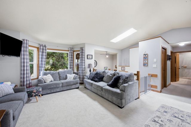 2914 S Bay Drive S, Fargo, ND 58103