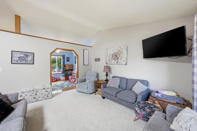 2914 S Bay Drive S, Fargo, ND 58103