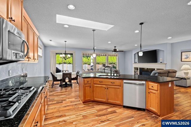1394 NE 17th Av, Canby, OR 97013