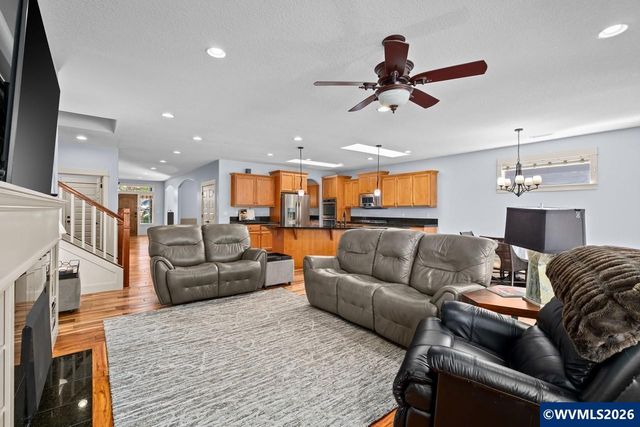 1394 NE 17th Av, Canby, OR 97013