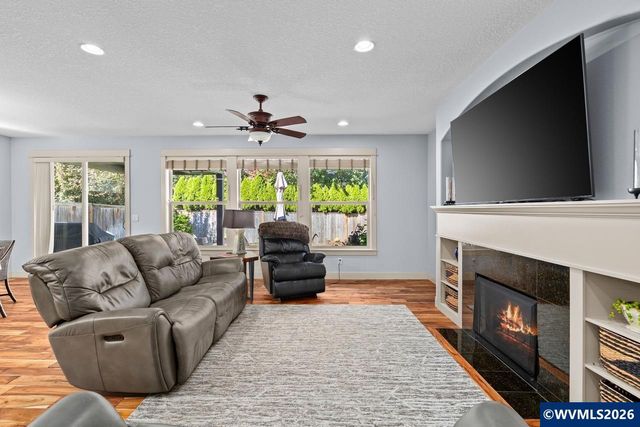 1394 NE 17th Av, Canby, OR 97013
