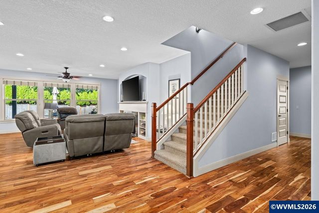 1394 NE 17th Av, Canby, OR 97013