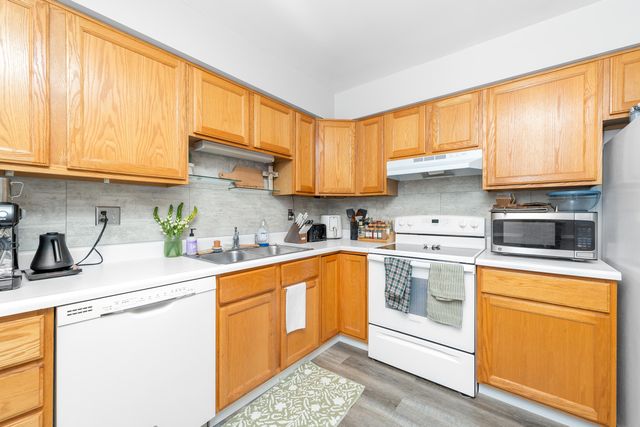 6100 Torrington Road, Kalamazoo, MI 49009