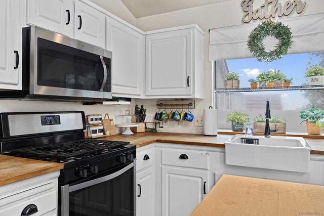 2478 Hialeah Ln, Alpine, CA 91901