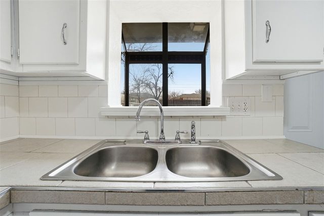 809 NW 33rd st, Lawton, OK 73505