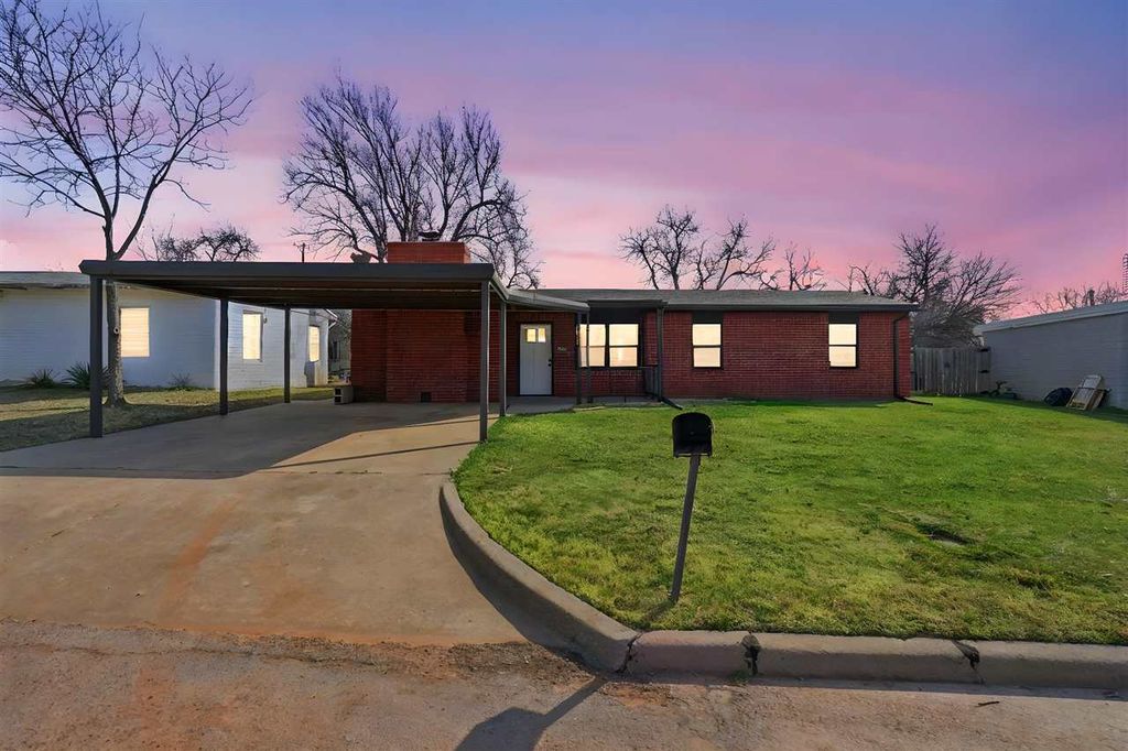 809 NW 33rd st, Lawton, OK 73505