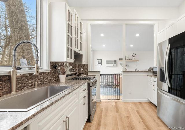 11 Oakley Road, White Plains, NY 10606