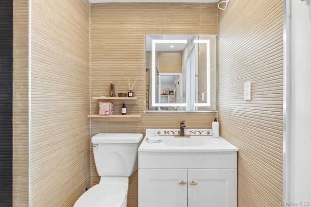 11 Oakley Road, White Plains, NY 10606