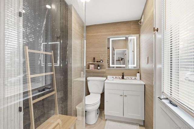 11 Oakley Road, White Plains, NY 10606