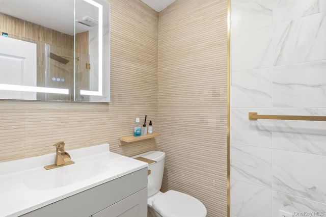 11 Oakley Road, White Plains, NY 10606