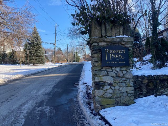 11 Oakley Road, White Plains, NY 10606