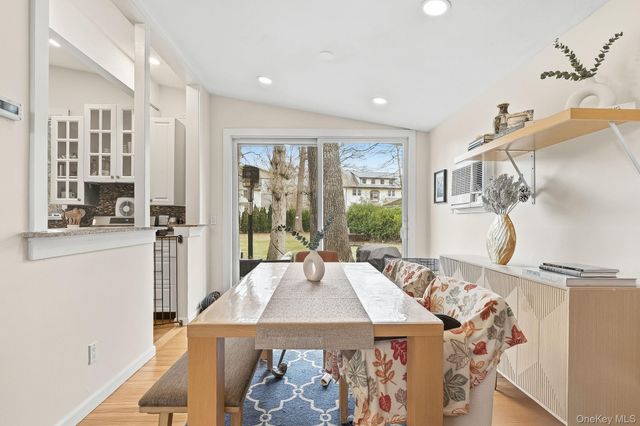 11 Oakley Road, White Plains, NY 10606