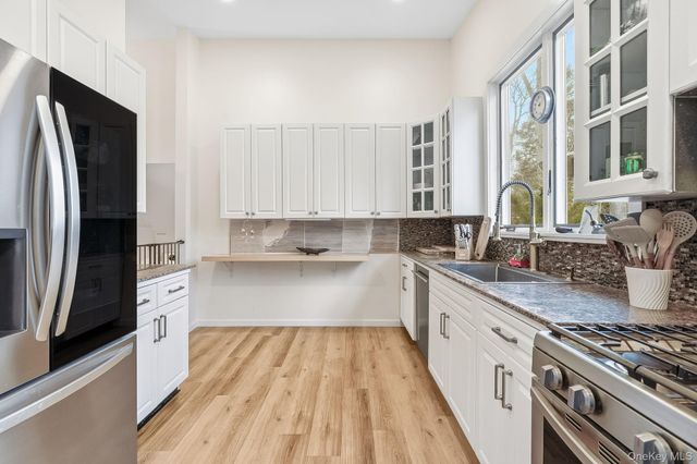 11 Oakley Road, White Plains, NY 10606