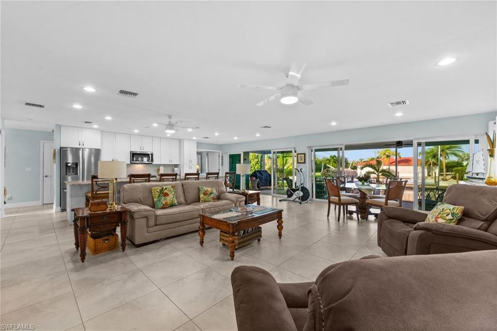 2498 Sapodilla LN, ST. JAMES CITY, FL 33956 — photo 5