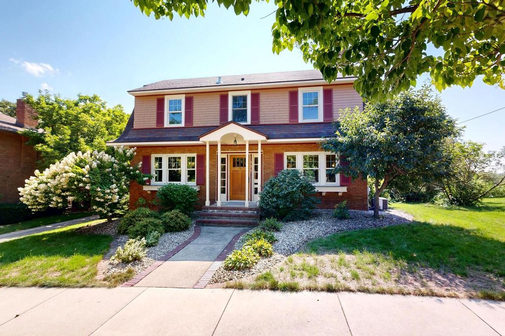 111 E Prospect STREET, Stoughton, WI 53589
