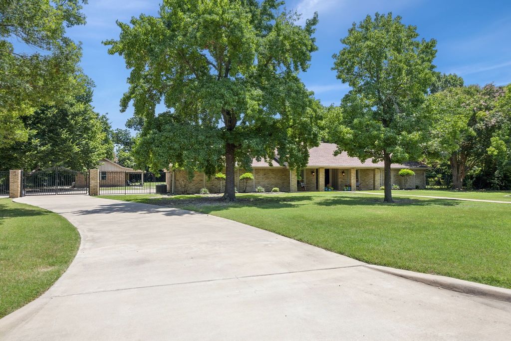 660 Sorita Circle, Heath, TX 75032