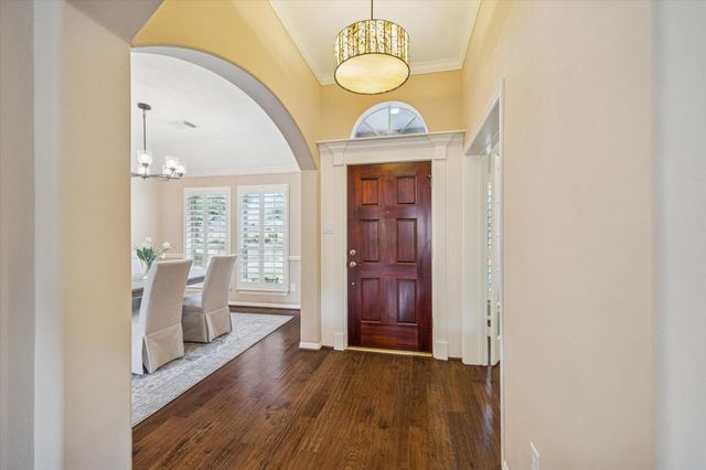 7907 N Wellington Court, Houston, TX 77055