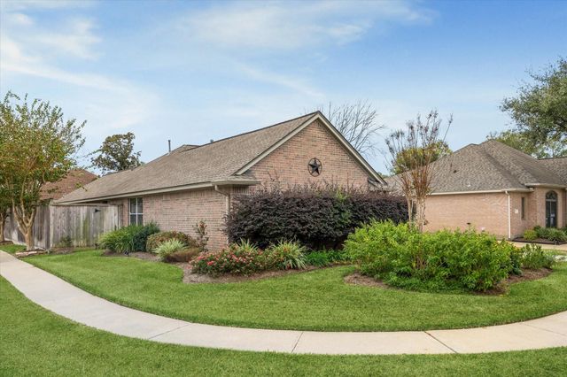 7907 N Wellington Court, Houston, TX 77055