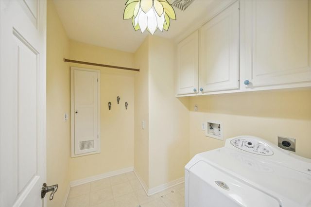 7907 N Wellington Court, Houston, TX 77055