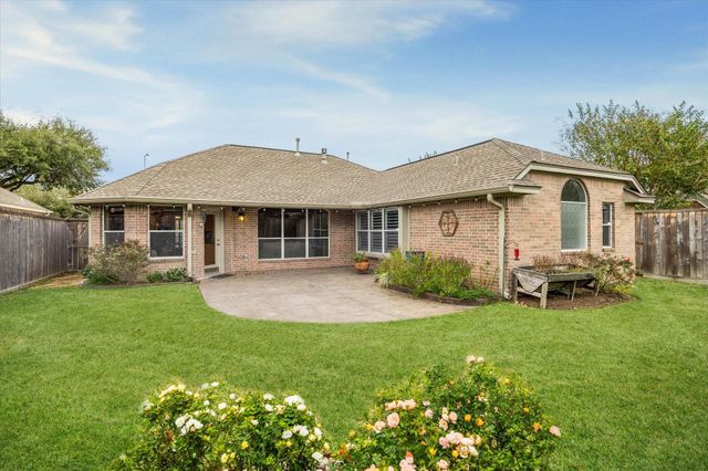 7907 N Wellington Court, Houston, TX 77055