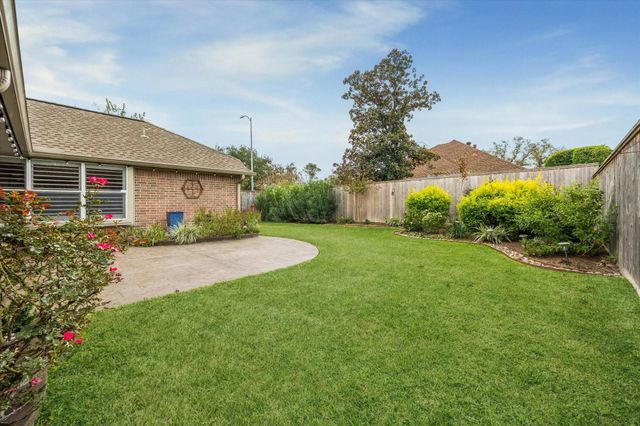 7907 N Wellington Court, Houston, TX 77055