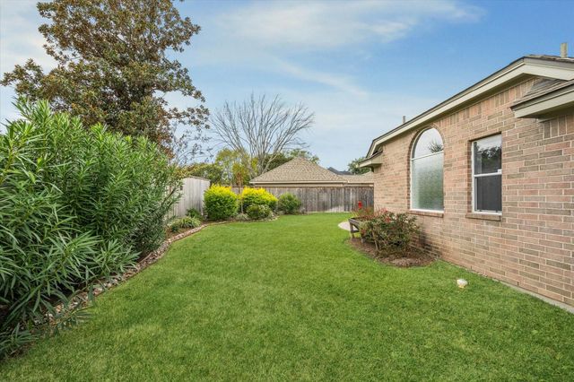 7907 N Wellington Court, Houston, TX 77055