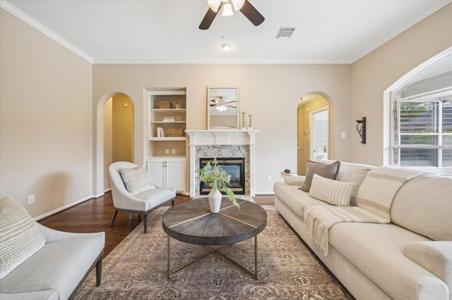 7907 N Wellington Court, Houston, TX 77055