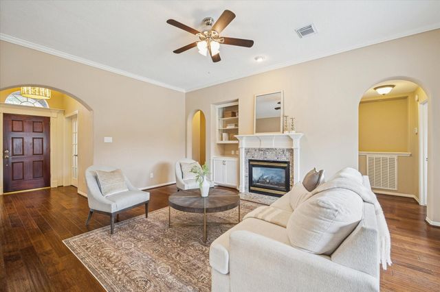 7907 N Wellington Court, Houston, TX 77055