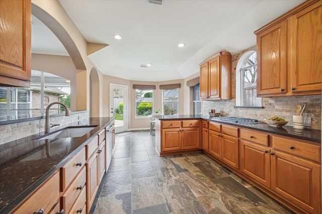 7907 N Wellington Court, Houston, TX 77055