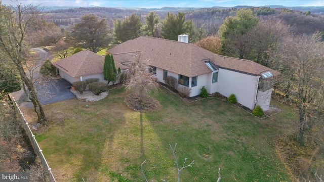 653 SCENIC DR, Bernville, PA 19506
