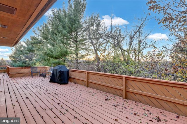 653 SCENIC DR, Bernville, PA 19506