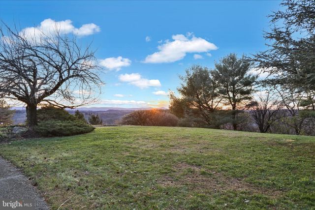 653 SCENIC DR, Bernville, PA 19506