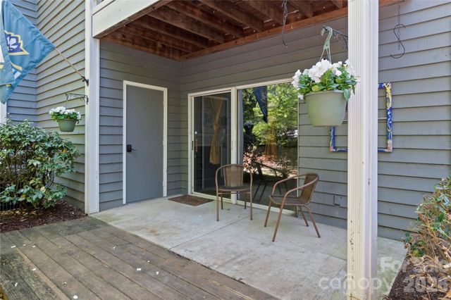 376 Meadows Circle, Winston Salem, NC 27104