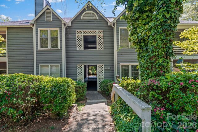 376 Meadows Circle, Winston Salem, NC 27104