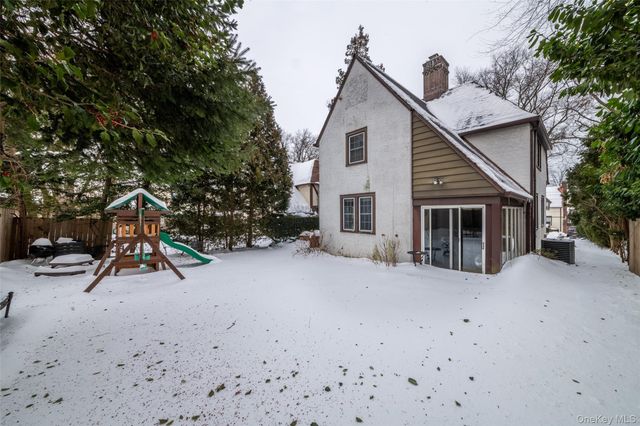 18 Bailey Place, New Rochelle, NY 10801