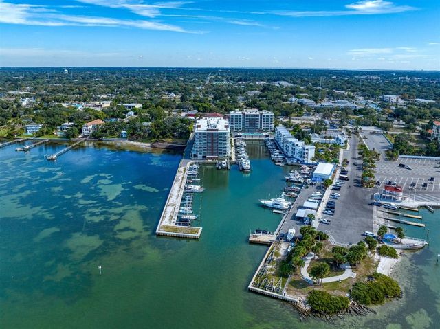 900 N OSCEOLA AVENUE 401, Clearwater, FL 33755