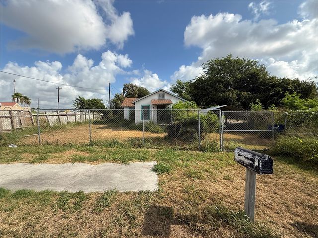5124 Thomas Dr, Corpus Christi, TX 78407