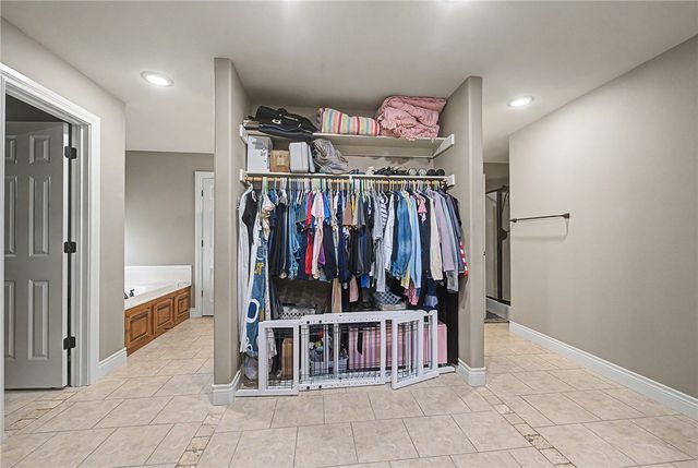 408 Willington Lane, Bentonville, AR 72712