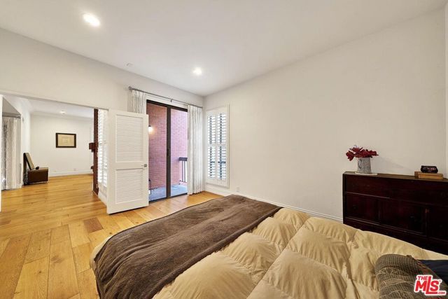 835 S Lucerne Boulevard 205, Los Angeles, CA 90005