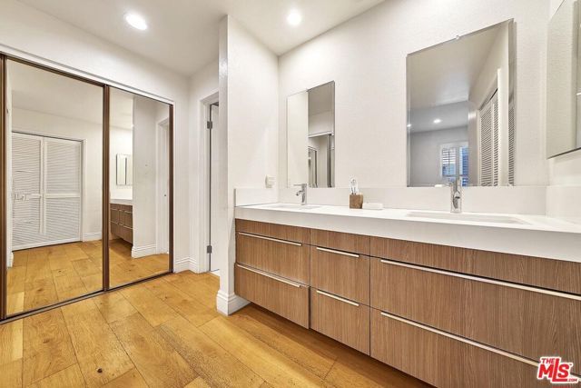 835 S Lucerne Boulevard 205, Los Angeles, CA 90005