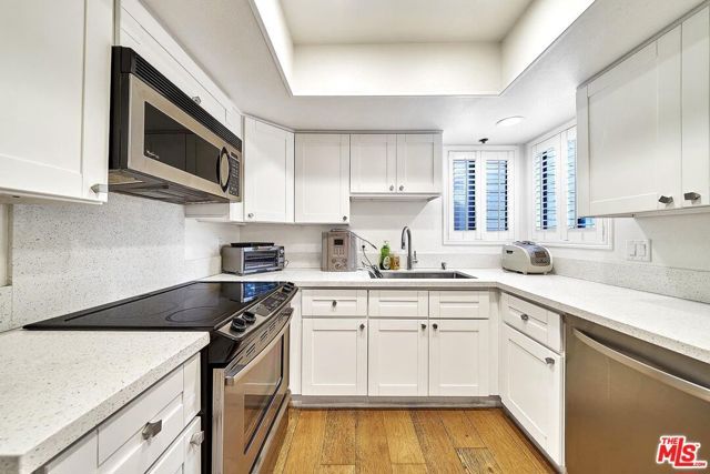 835 S Lucerne Boulevard 205, Los Angeles, CA 90005