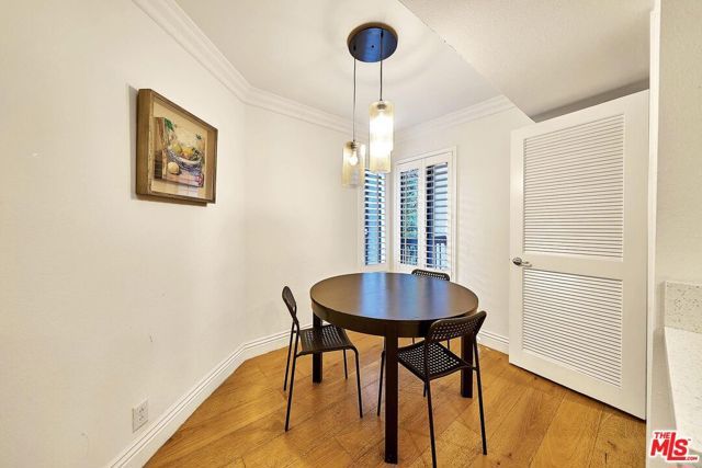 835 S Lucerne Boulevard 205, Los Angeles, CA 90005