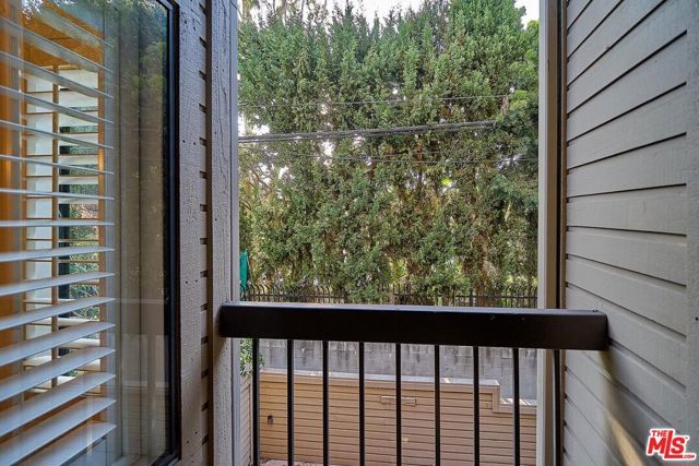 835 S Lucerne Boulevard 205, Los Angeles, CA 90005