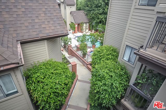 835 S Lucerne Boulevard 205, Los Angeles, CA 90005