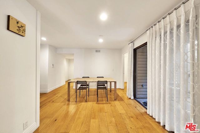 835 S Lucerne Boulevard 205, Los Angeles, CA 90005