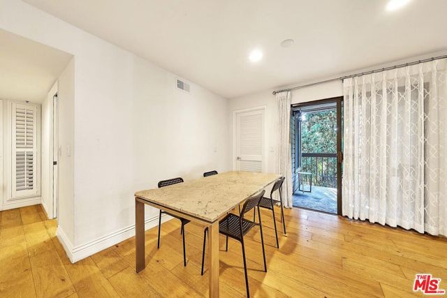 835 S Lucerne Boulevard 205, Los Angeles, CA 90005