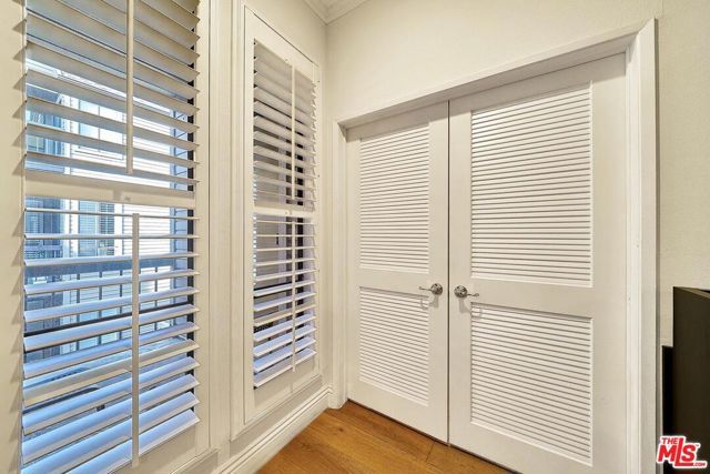 835 S Lucerne Boulevard 205, Los Angeles, CA 90005